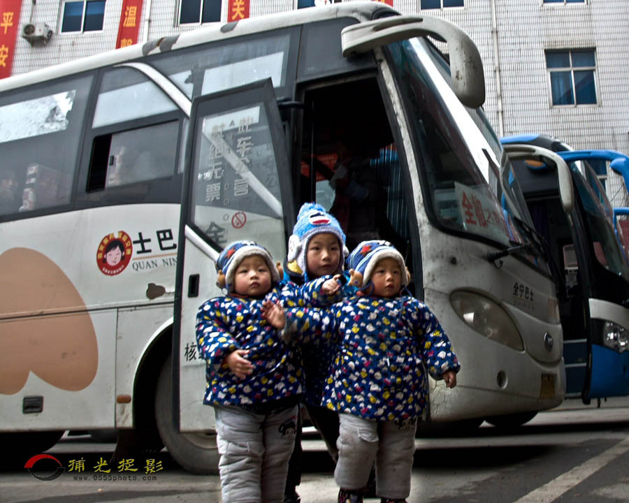 《双子回家》张桂民0 (1).JPG