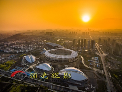 1.《建设中的奥体中心》-于嵩.JPG