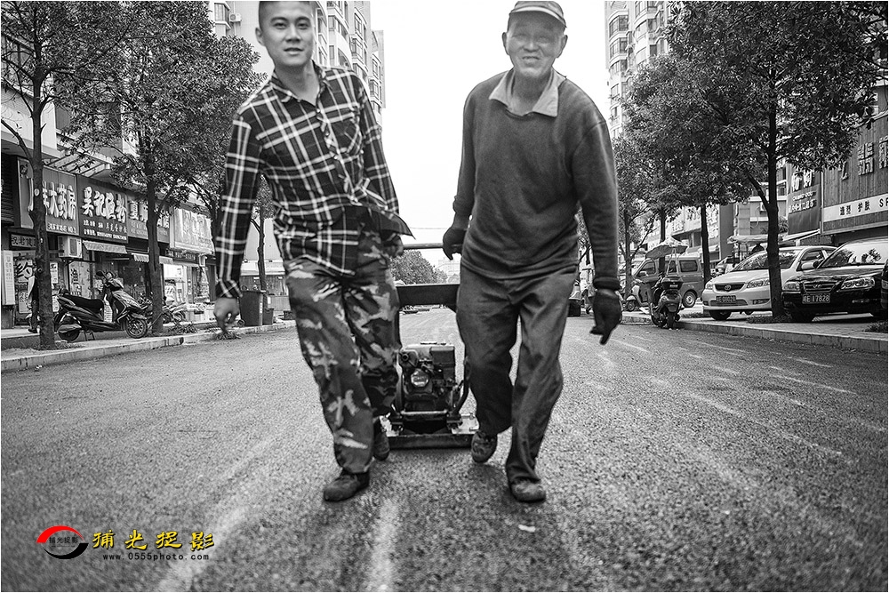 3《筑路》.jpg