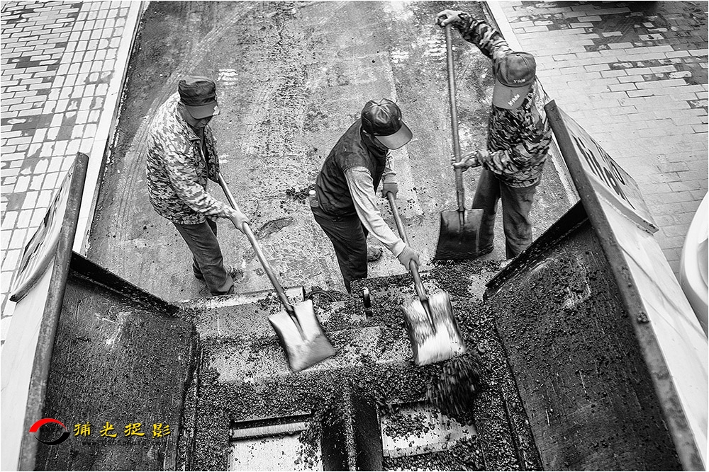 4《筑路》.jpg