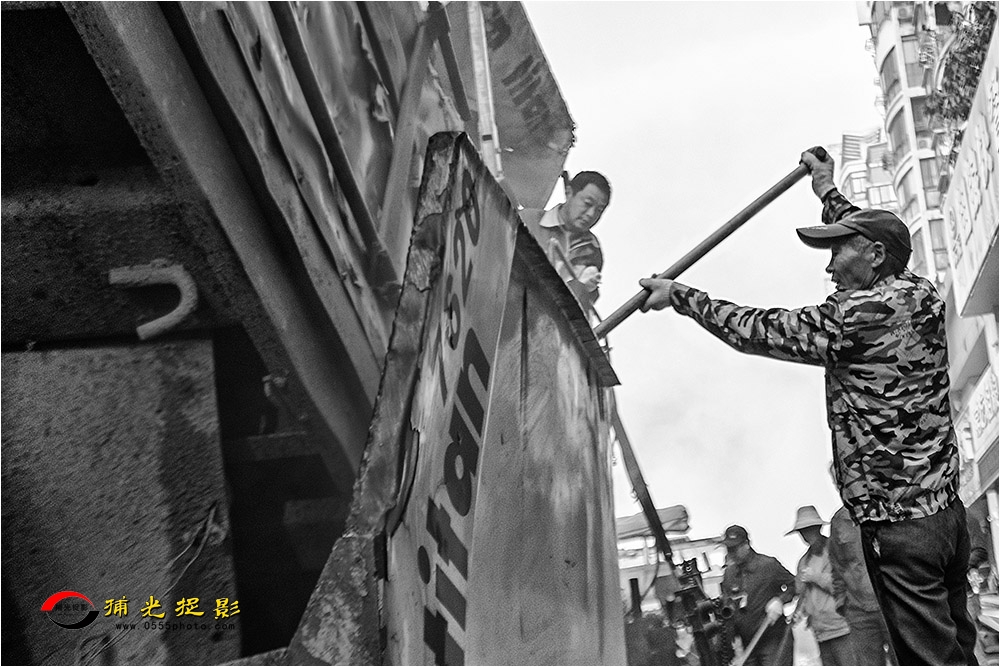 8《筑路》.jpg