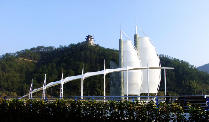 迒眺太阳山